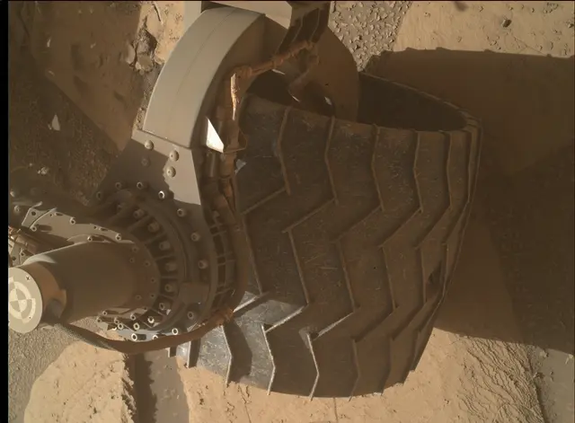 Sol 3878: Mars Hand Lens Imager (MAHLI)