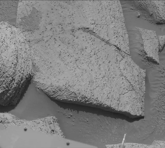 Sol 3885: Mast Camera (Mastcam)