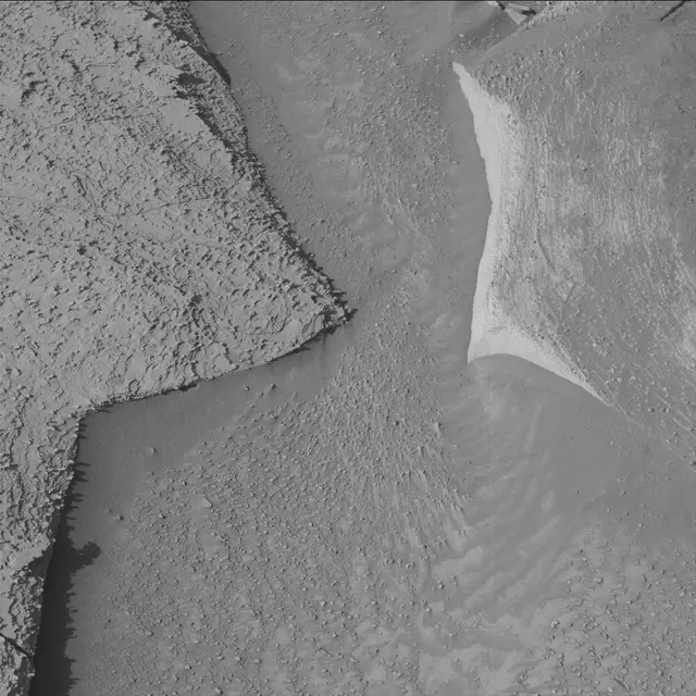 Sol 3885: Mast Camera (Mastcam)