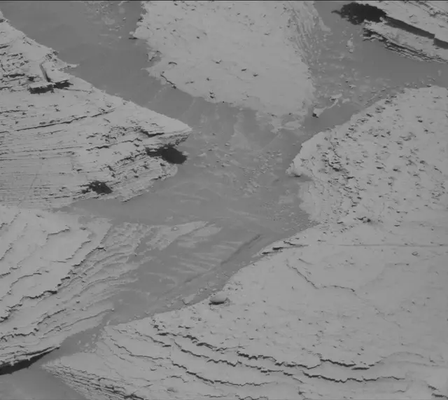 Sol 3885: Mast Camera (Mastcam)