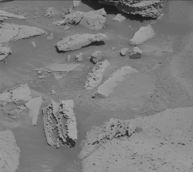 Sol 3885: Mast Camera (Mastcam)