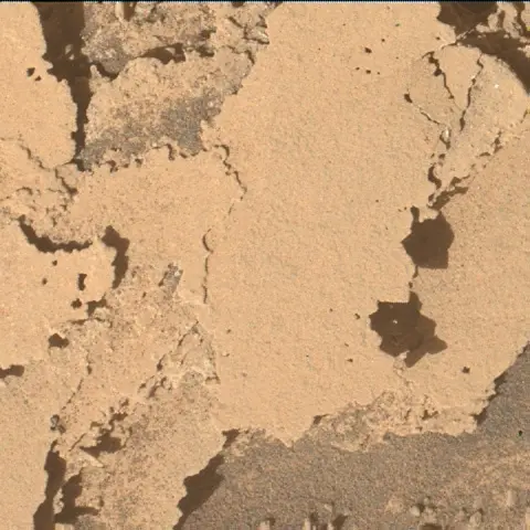 Sol 3885: Mars Hand Lens Imager (MAHLI)
