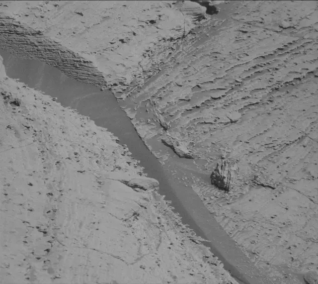 Sol 3889: Mast Camera (Mastcam)