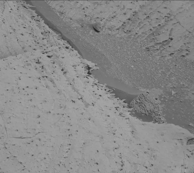 Sol 3889: Mast Camera (Mastcam)