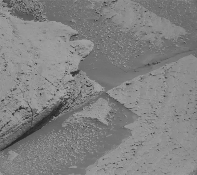 Sol 3889: Mast Camera (Mastcam)