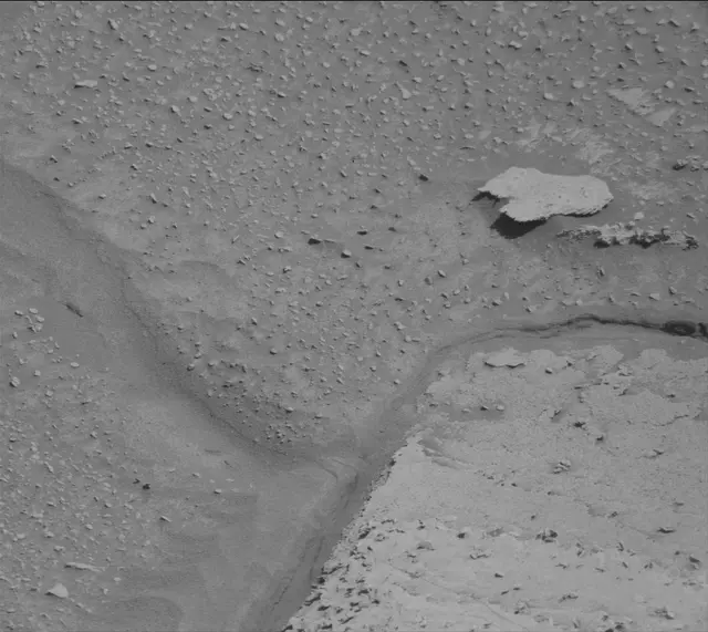 Sol 3889: Mast Camera (Mastcam)