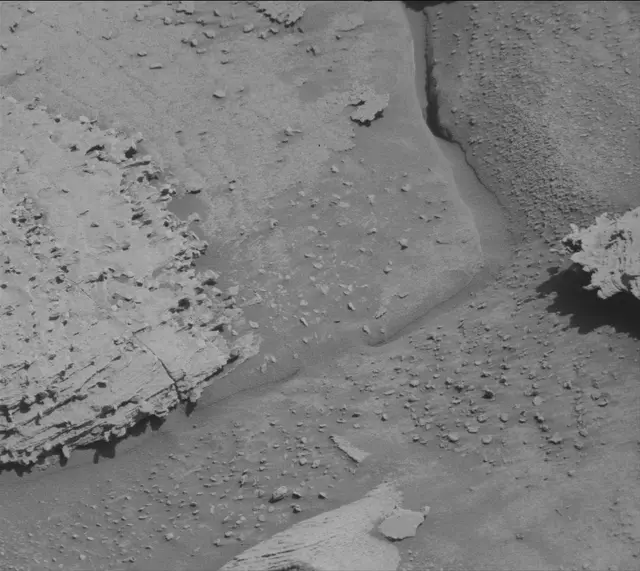 Sol 3889: Mast Camera (Mastcam)
