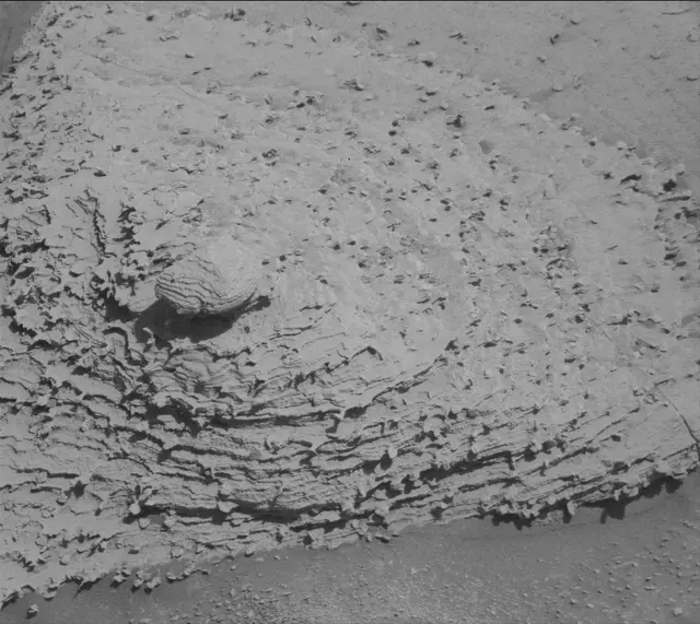 Sol 3889: Mast Camera (Mastcam)
