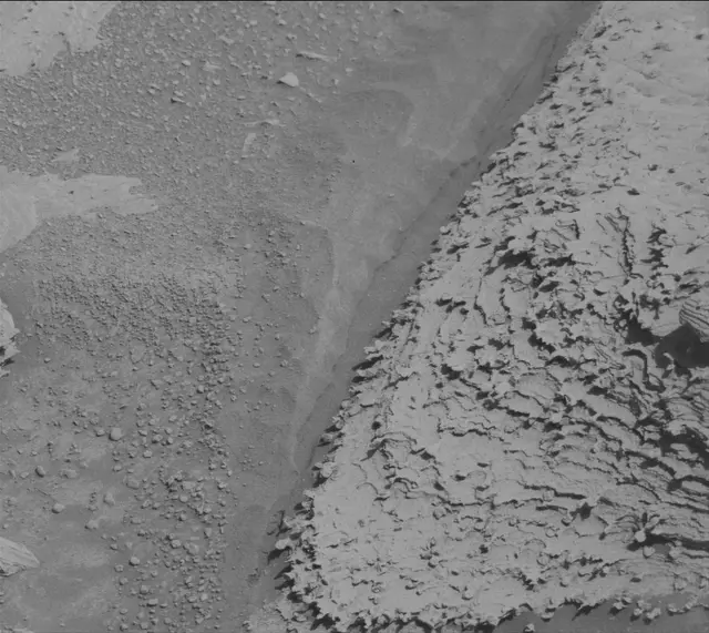 Sol 3889: Mast Camera (Mastcam)