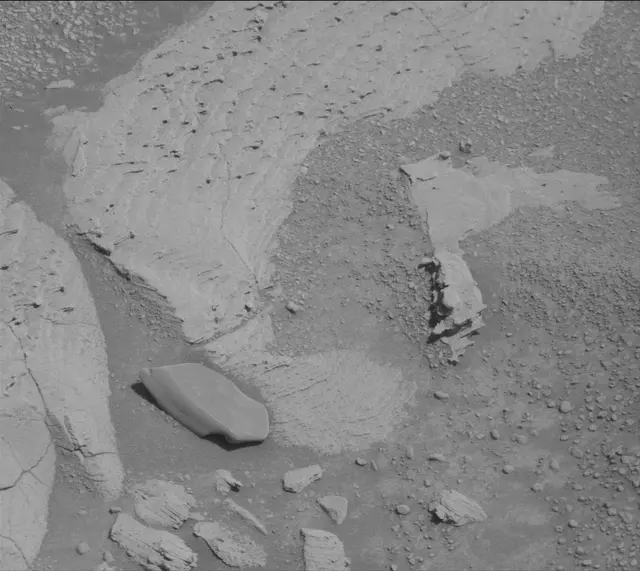Sol 3889: Mast Camera (Mastcam)