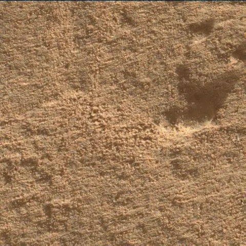 Sol 3889: Mars Hand Lens Imager (MAHLI)