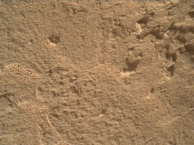 Sol 3889: Mars Hand Lens Imager (MAHLI)