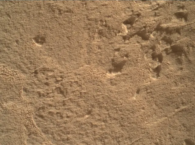 Sol 3889: Mars Hand Lens Imager (MAHLI)