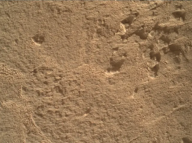 Sol 3889: Mars Hand Lens Imager (MAHLI)