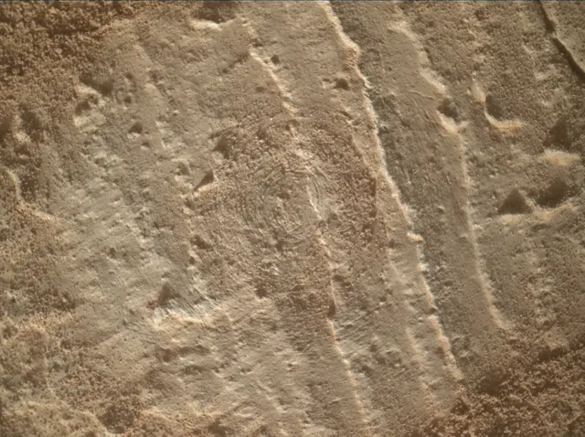 Sol 3889: Mars Hand Lens Imager (MAHLI)