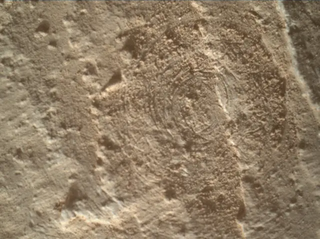 Sol 3889: Mars Hand Lens Imager (MAHLI)