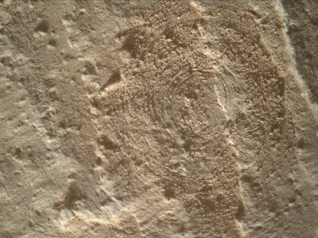 Sol 3889: Mars Hand Lens Imager (MAHLI)