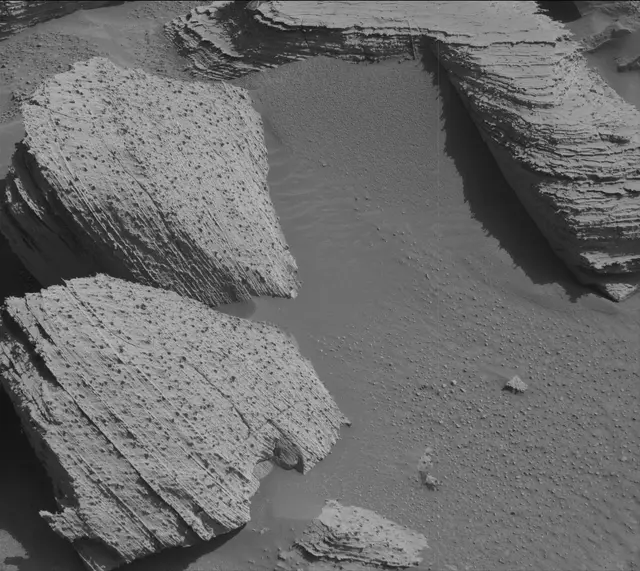 Sol 3890: Mast Camera (Mastcam)