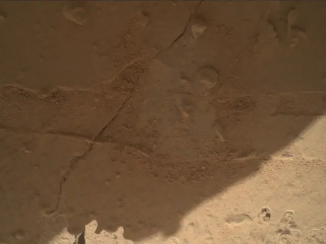 Sol 3892: Mars Hand Lens Imager (MAHLI)
