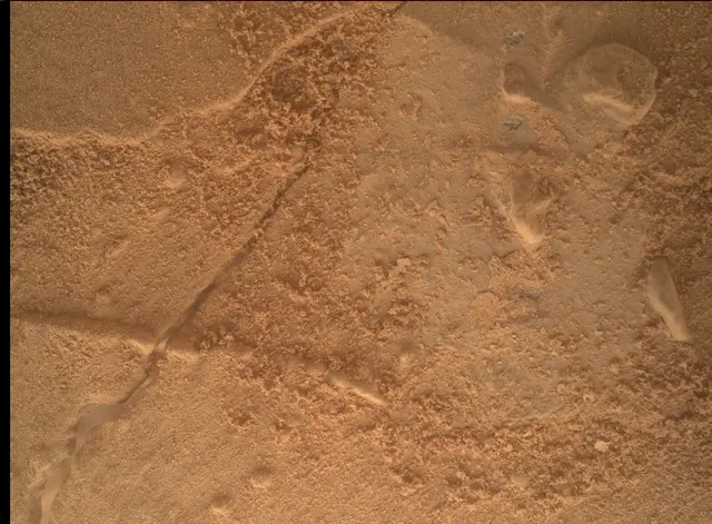 Sol 3892: Mars Hand Lens Imager (MAHLI)