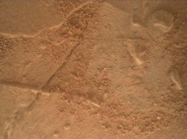 Sol 3892: Mars Hand Lens Imager (MAHLI)