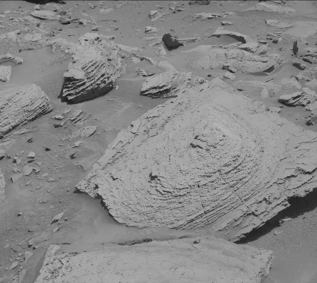 Sol 3894: Mast Camera (Mastcam)