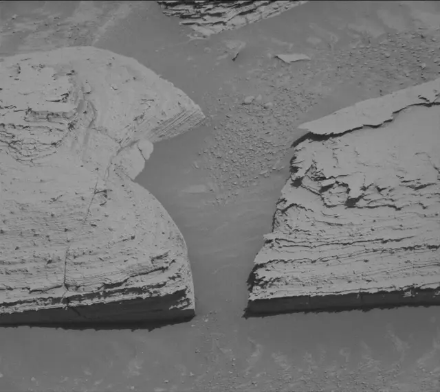 Sol 3894: Mast Camera (Mastcam)