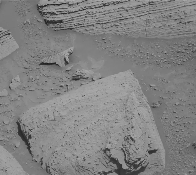 Sol 3894: Mast Camera (Mastcam)