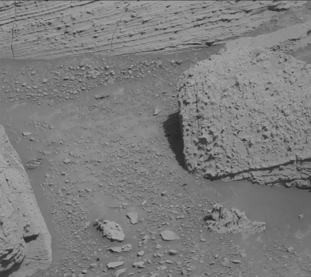 Sol 3894: Mast Camera (Mastcam)