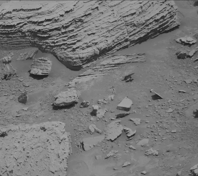 Sol 3894: Mast Camera (Mastcam)