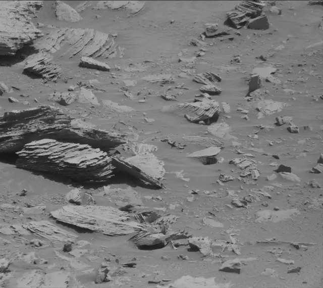 Sol 3894: Mast Camera (Mastcam)