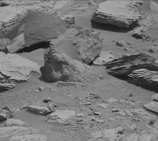 Sol 3894: Mast Camera (Mastcam)