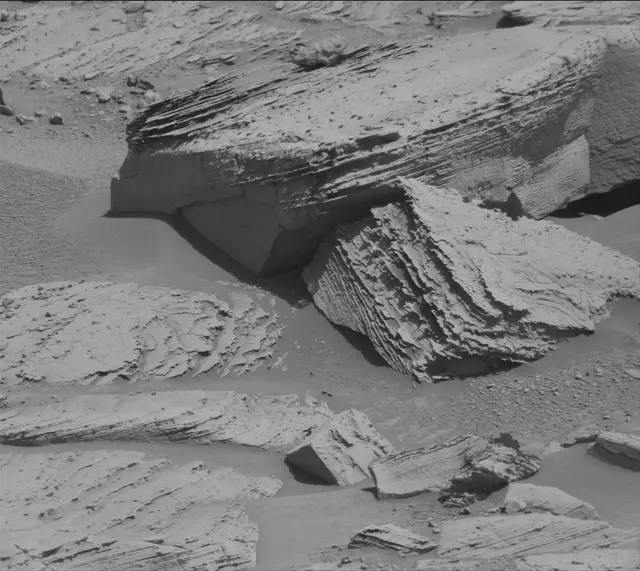 Sol 3894: Mast Camera (Mastcam)