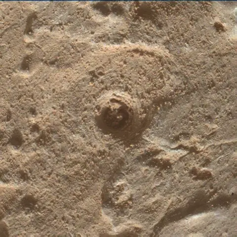 Sol 3895: Mars Hand Lens Imager (MAHLI)