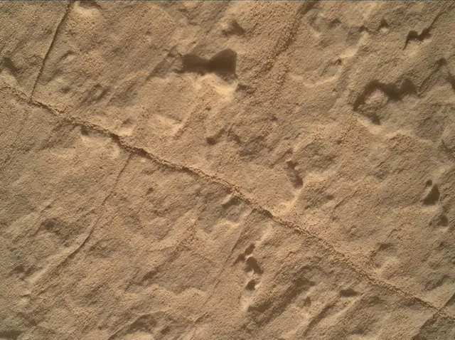 Sol 3895: Mars Hand Lens Imager (MAHLI)