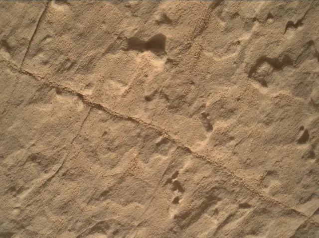 Sol 3895: Mars Hand Lens Imager (MAHLI)