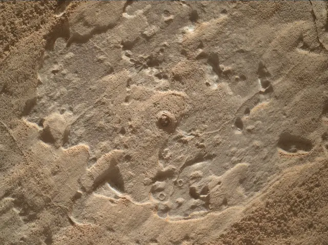Sol 3895: Mars Hand Lens Imager (MAHLI)