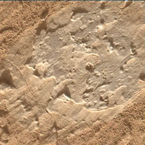 Sol 3895: Mars Hand Lens Imager (MAHLI)