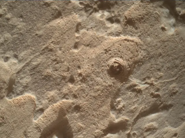 Sol 3895: Mars Hand Lens Imager (MAHLI)