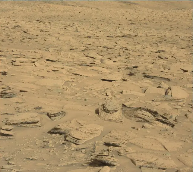 Sol 3898: Mast Camera (Mastcam)