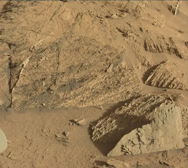 Sol 3898: Mast Camera (Mastcam)