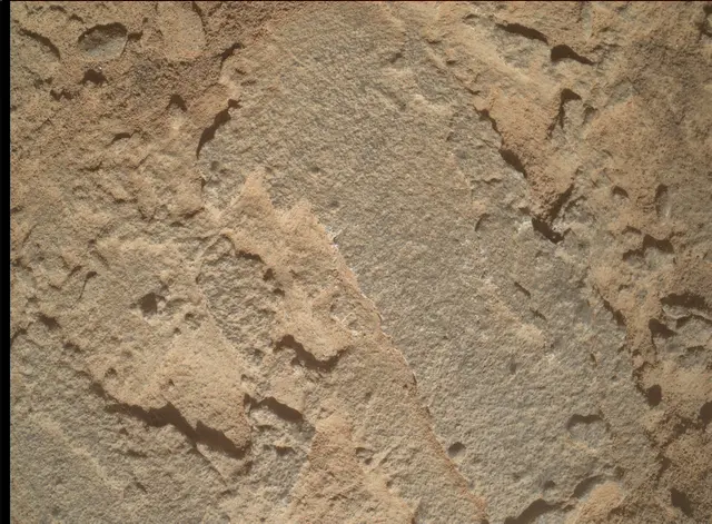 Sol 3898: Mars Hand Lens Imager (MAHLI)
