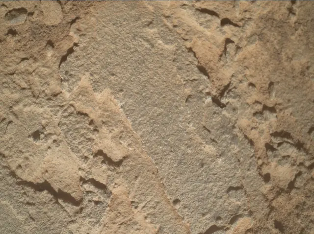 Sol 3898: Mars Hand Lens Imager (MAHLI)