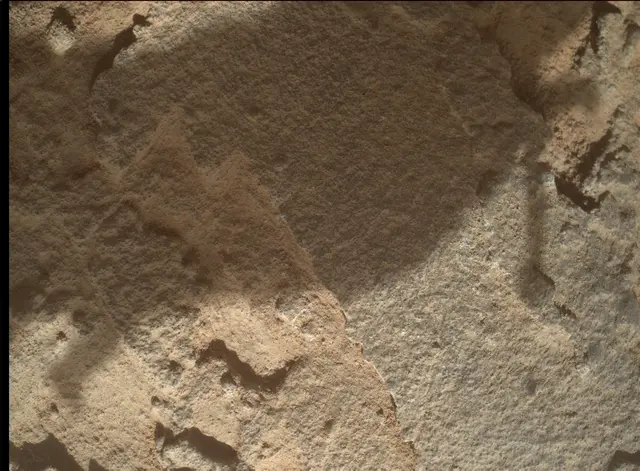 Sol 3898: Mars Hand Lens Imager (MAHLI)
