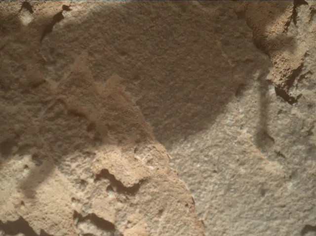Sol 3898: Mars Hand Lens Imager (MAHLI)