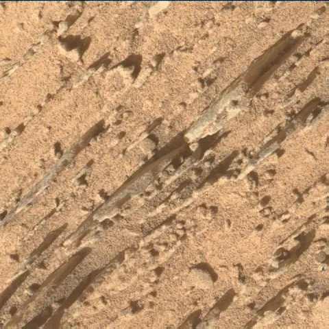 Sol 3899: Mars Hand Lens Imager (MAHLI)