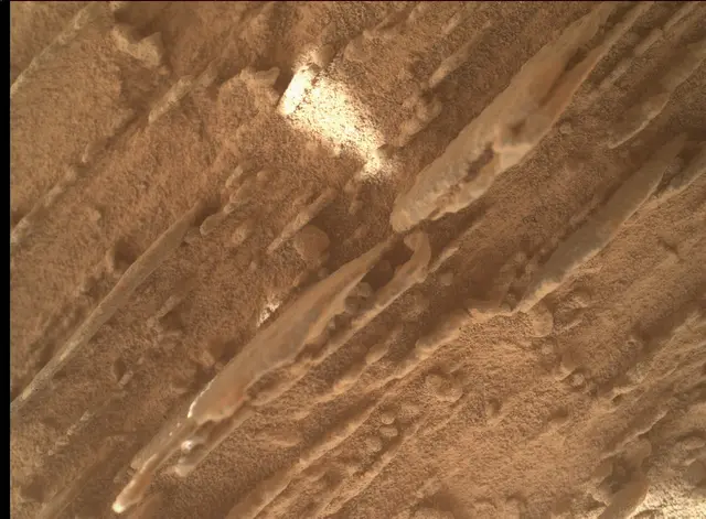 Sol 3899: Mars Hand Lens Imager (MAHLI)