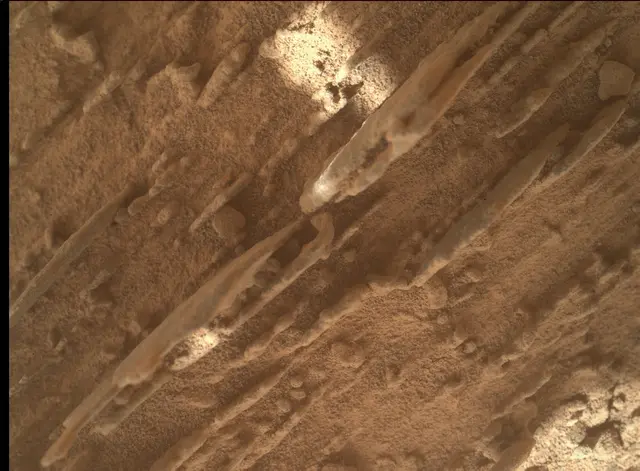 Sol 3899: Mars Hand Lens Imager (MAHLI)