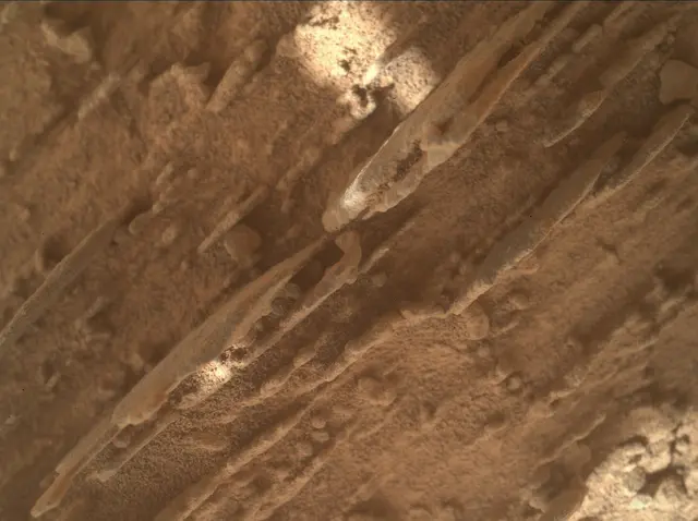 Sol 3899: Mars Hand Lens Imager (MAHLI)