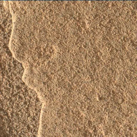 Sol 3900: Mars Hand Lens Imager (MAHLI)